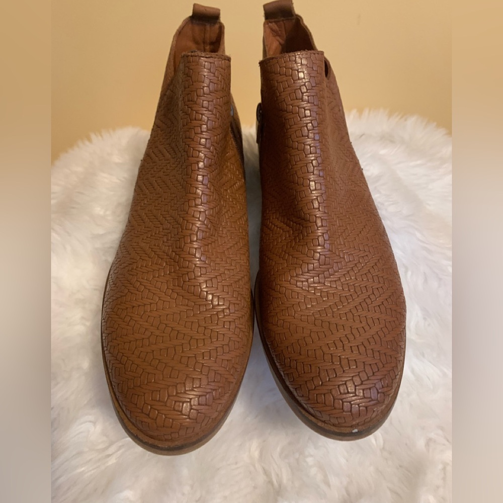 MARROQUI SANCHEZ brown leather weaved ankle side zip bootie in size 9 VGUC
